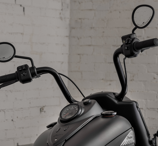 KÖZÉPMAGASAN EMELKEDŐ KORMÁNY