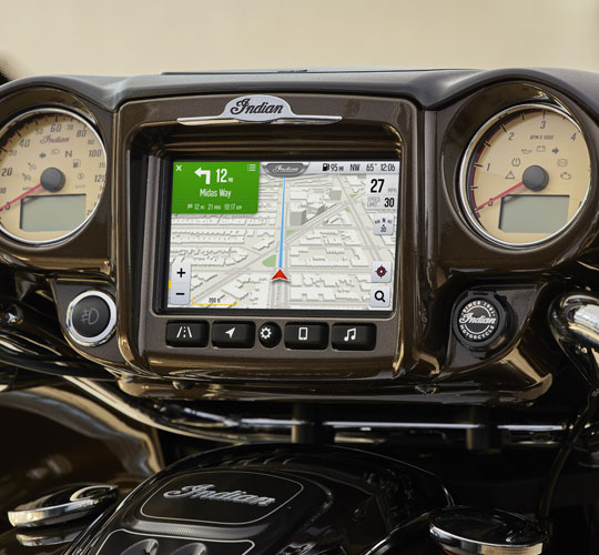 ÉRINTŐKÉPERNYŐ A RIDE COMMAND SEGÍTSÉGÉVEL